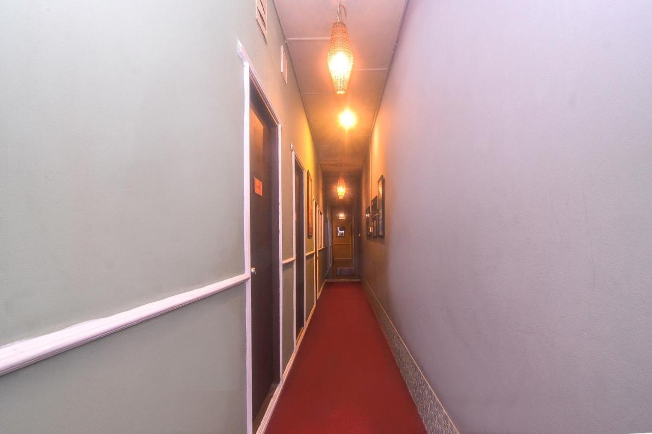 Spot On 89904 Marco Polo'S Hotel Кучинг Екстериор снимка